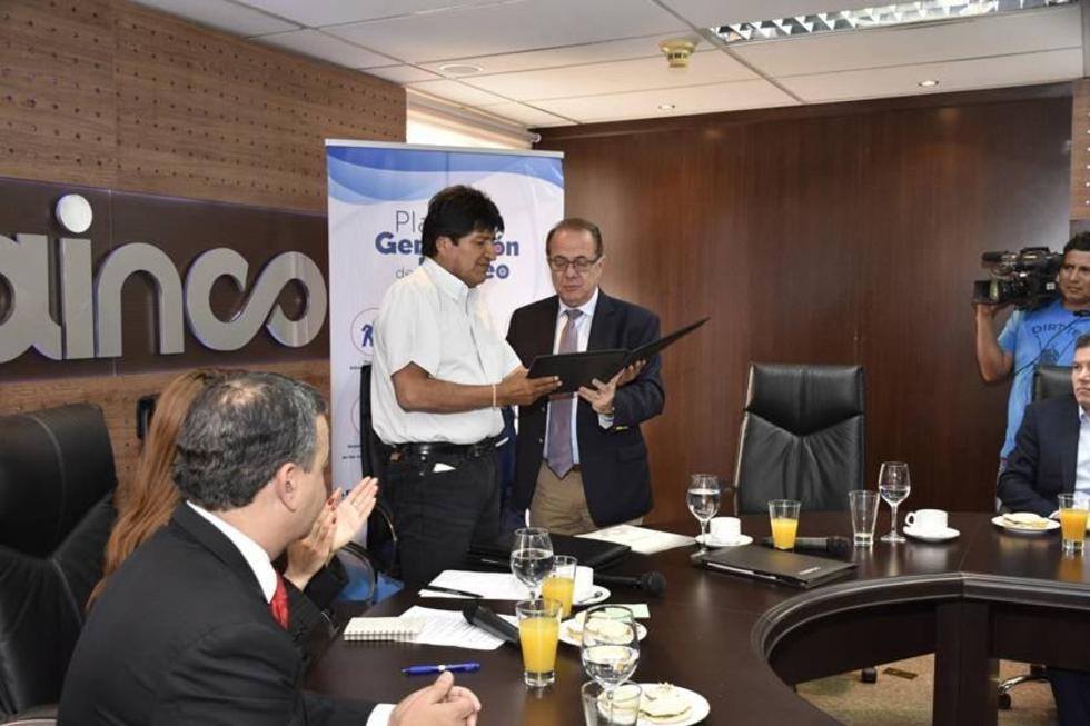Gobierno y empresarios firman un convenio para crear empleos