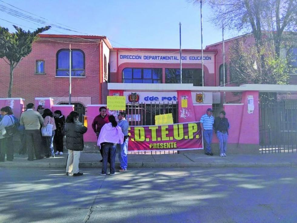 Maestros urbanos solo levantarán paro con la posesión del distrital  
