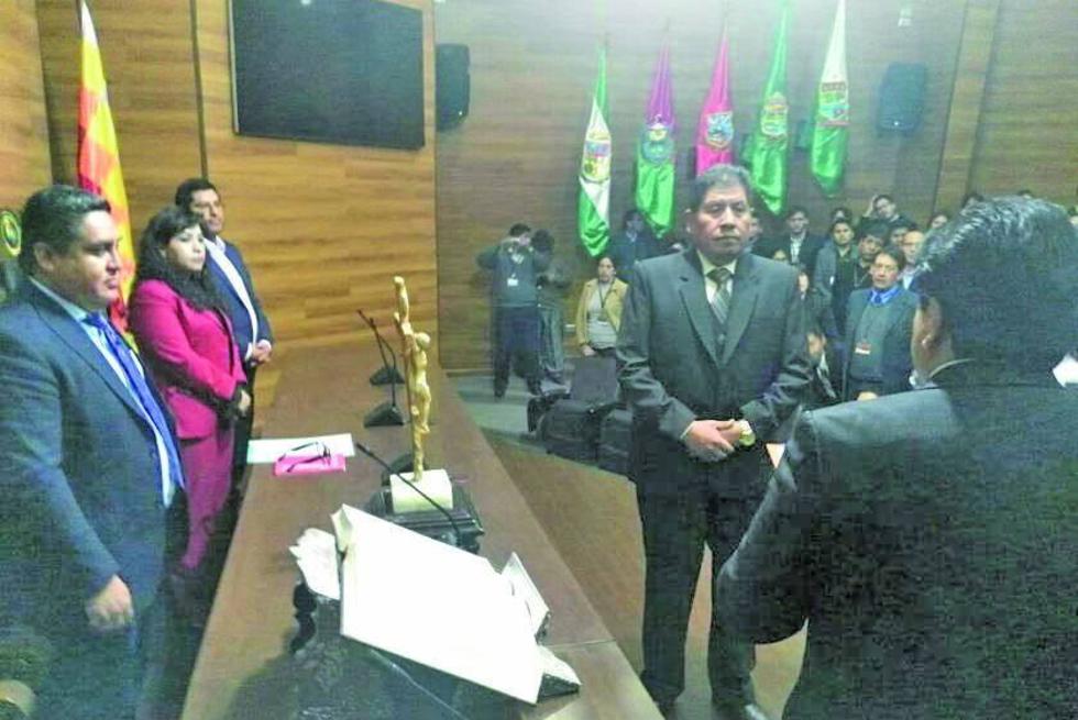 Posesionan al nuevo presidente del TCP 