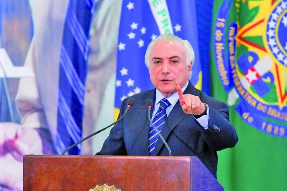 El presidente Temer se libra de juicio penal y salva su mandato 