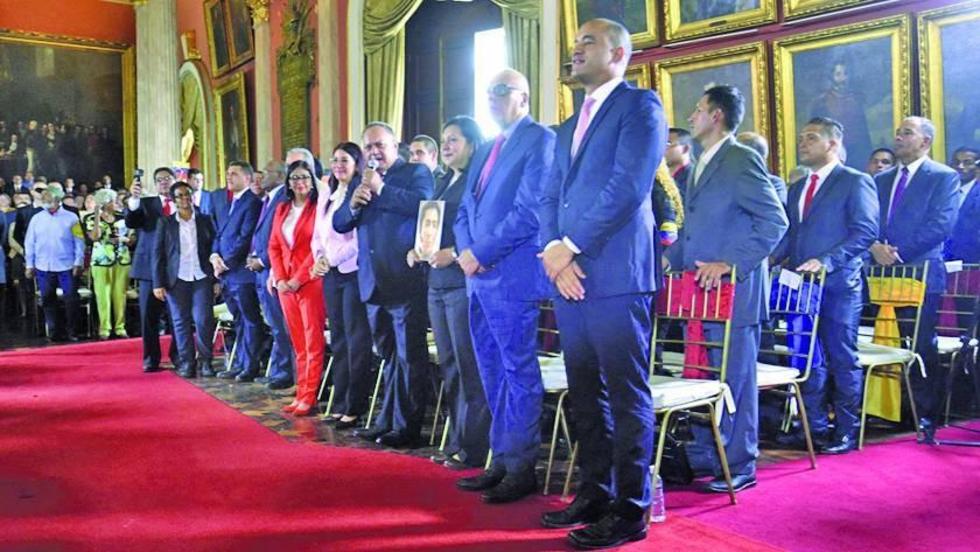Instalan Asamblea Constituyente en Venezuela pese a la resistencia
