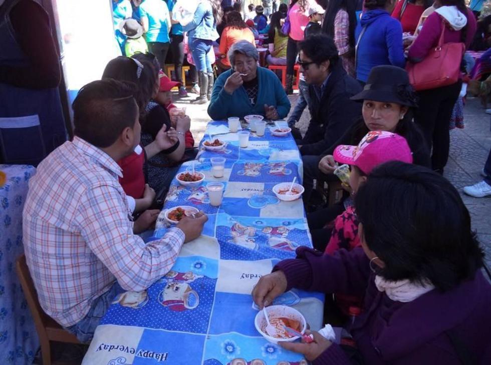 La fiesta de Mini Ch’utillos tuvo su feria gastronómica 