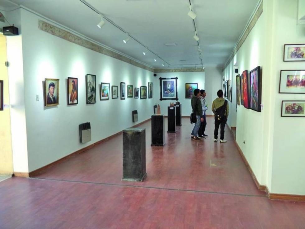 Apoyan exposición de pintura estudiantil