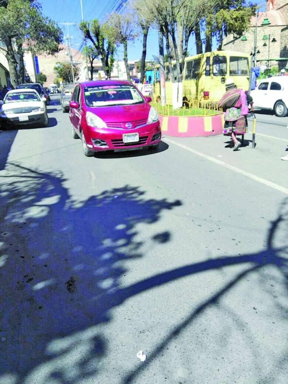 Autos del servicio público tienen placas del interior