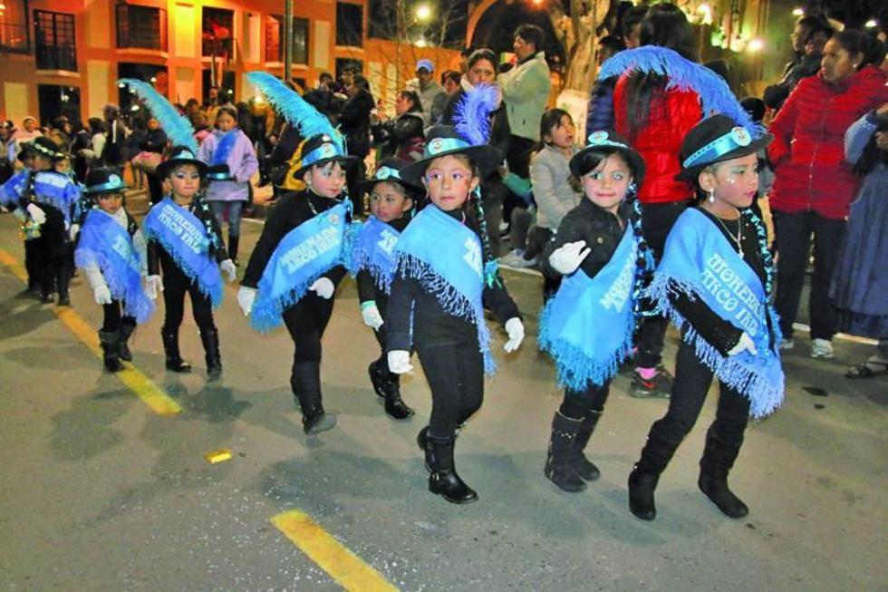 Se desarrolla el ensayo de los grupos para la entrada de Mini Ch’utillos