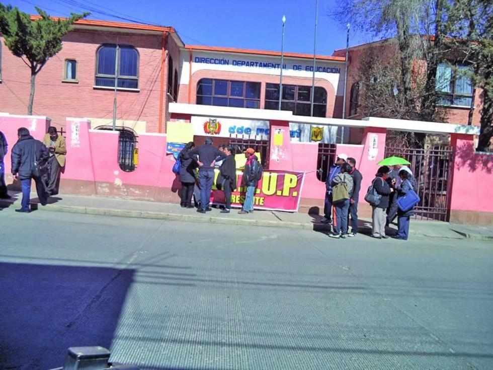 Maestros llaman a una asamblea, el paro sigue