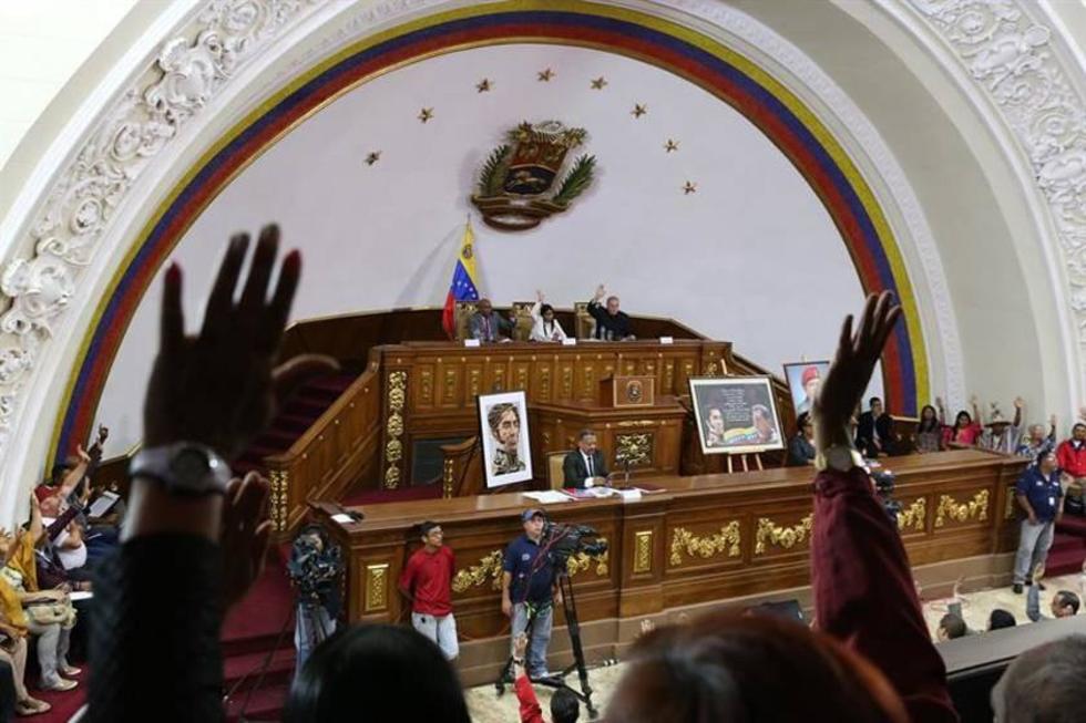 Chavismo inscribe a candidatos a comicios regionales venezolanos