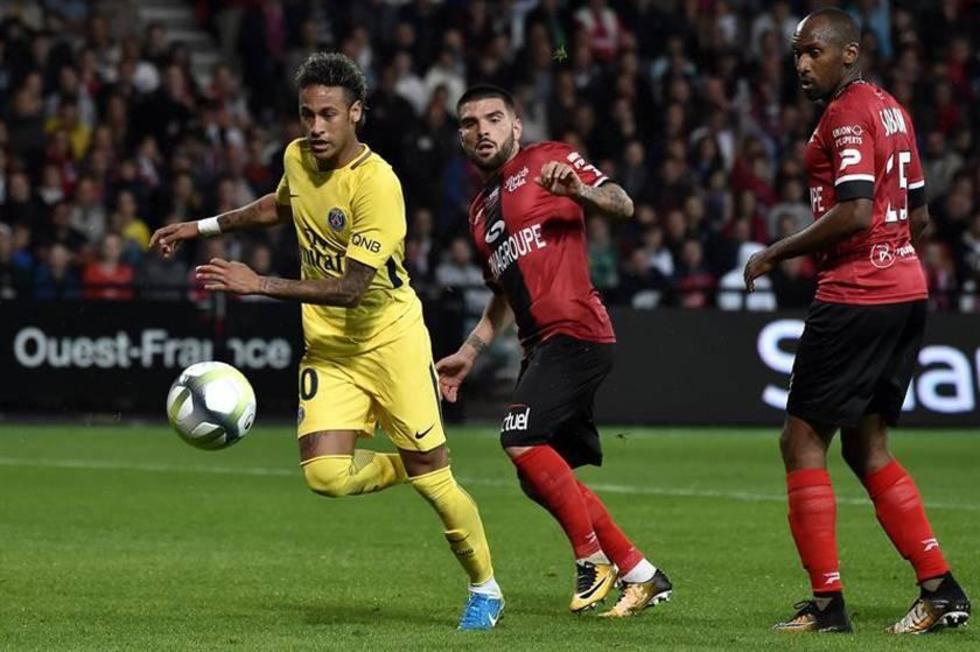 Neymar marca y lidera la victoria de PSG