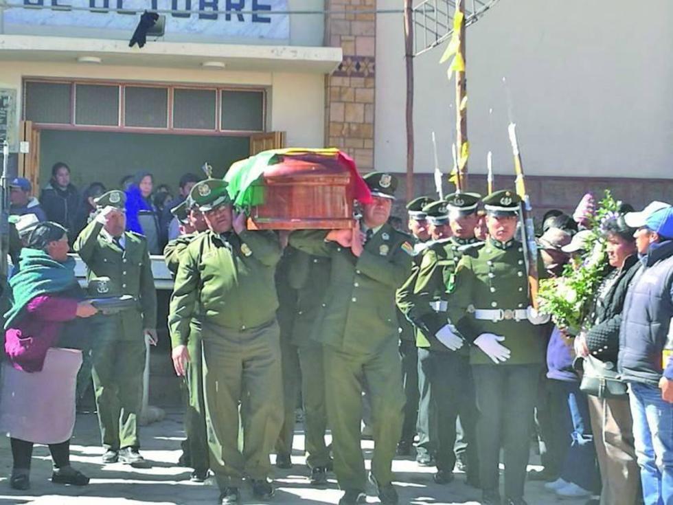 Policía despide con honores a la estudiante de Esbapol muerta en Tarija