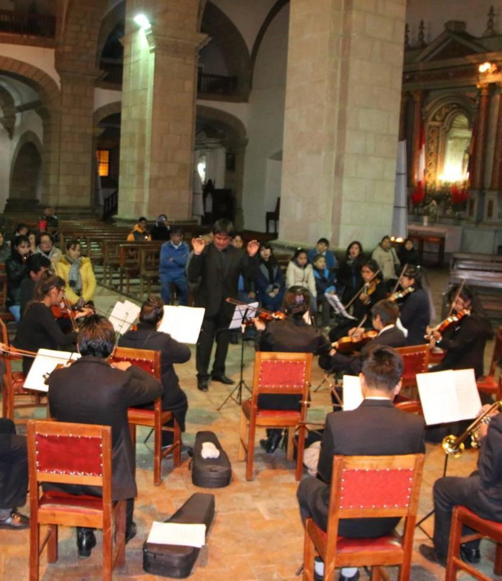 Orquesta juvenil municipal presenta un corto recital
