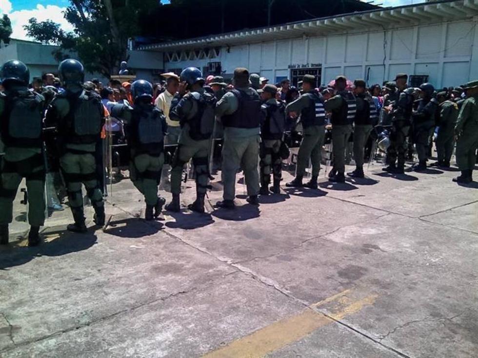Cierran una cárcel venezolana en la que murieron 37 personas