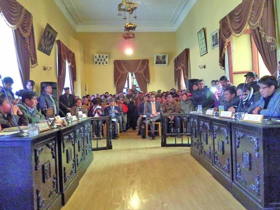 Concejo recibe al sector camioneros del Mercado Uyuni
