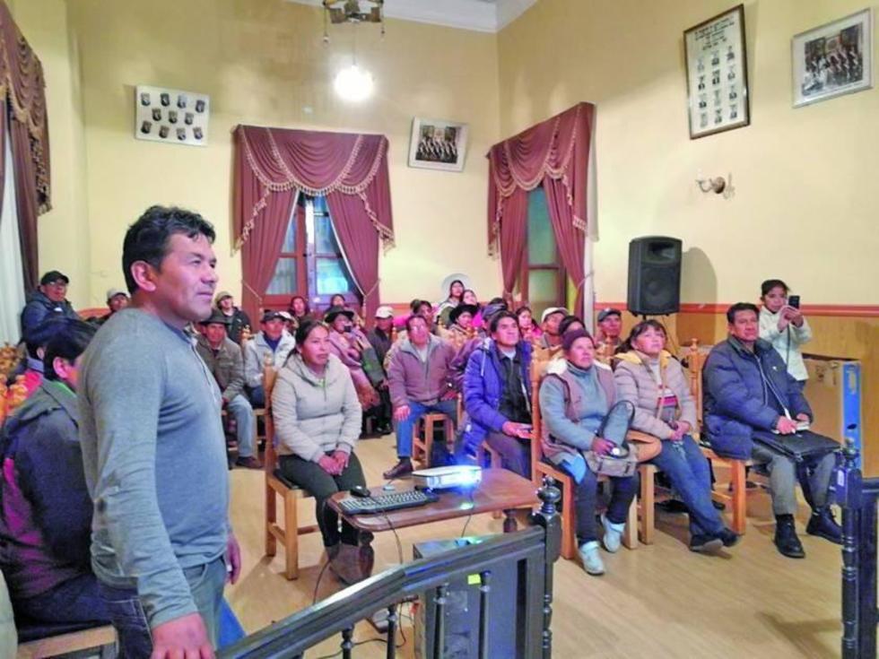Comunarios aprendieron el correcto uso de los árboles frutales en Potosí