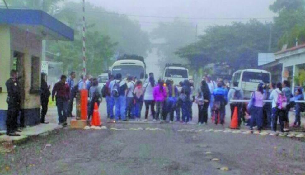 Maestros de Guatemala bloquean las fronteras con tres países