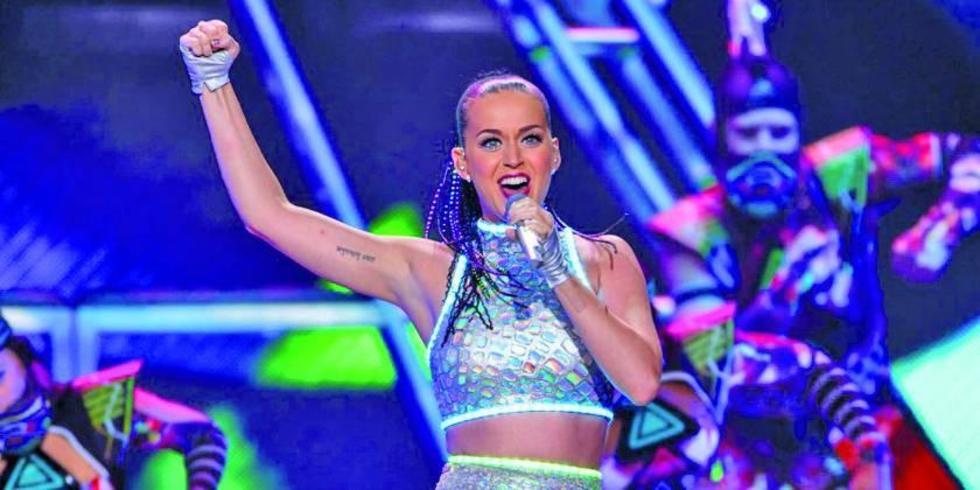 Katy Perry estrena el video “Swish Swish” con artistas