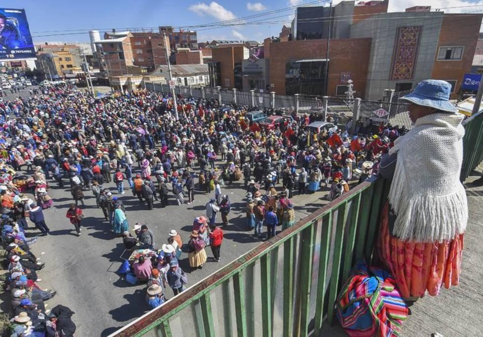 Las mujeres de Achacachi llevan vigilia al TDJ de La Paz