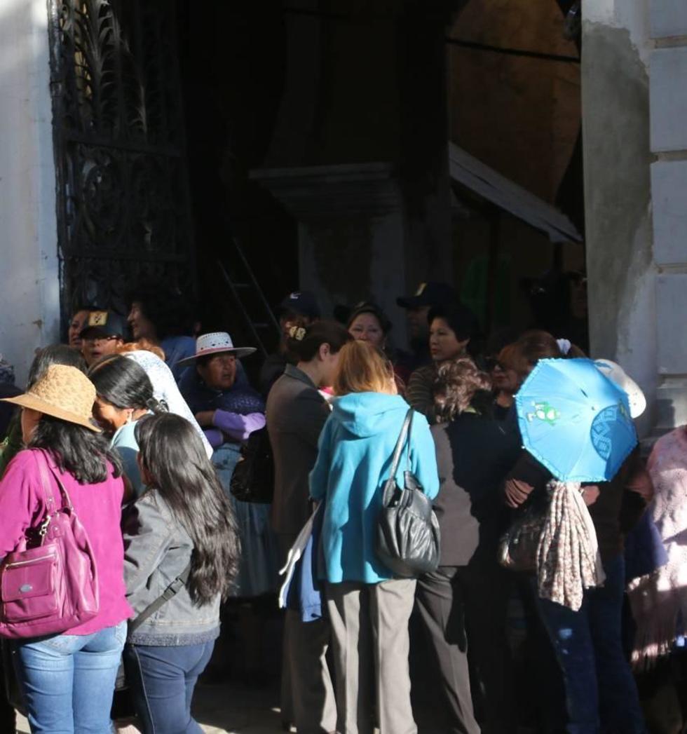 Policía se mantiene en apronte por la toma de instituciones