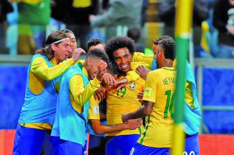 Brasil deja más lejos a Ecuador del Mundial