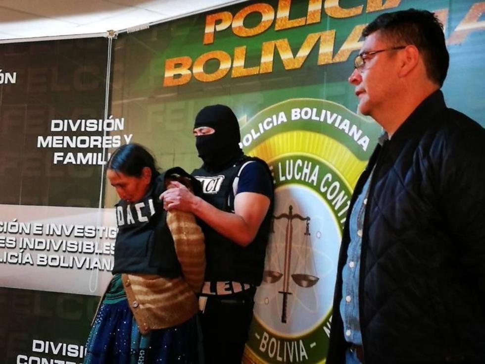 Felcc: mujer de pollera estafó 500 mil dólares usando billetes falsos