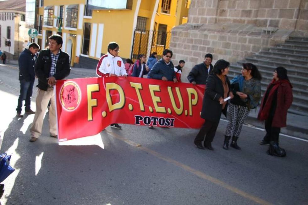 Choferes preparan movilización en contra del bloqueo de calles