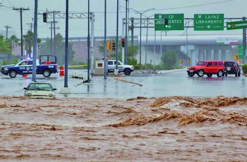 Tormenta tropical y un huracán tienen en alerta parte de América