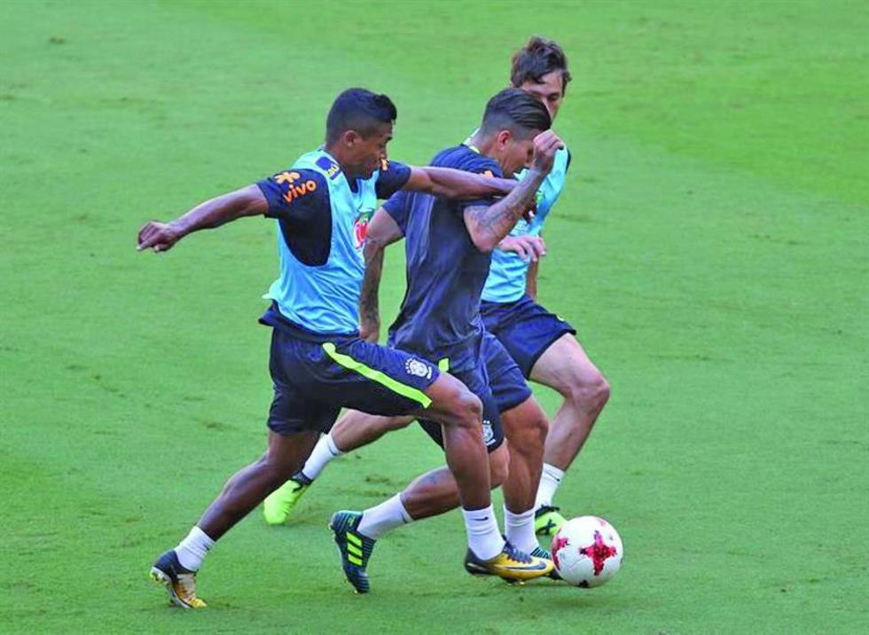 Brasil prueba a Firmino en lugar de Gabriel Jesús