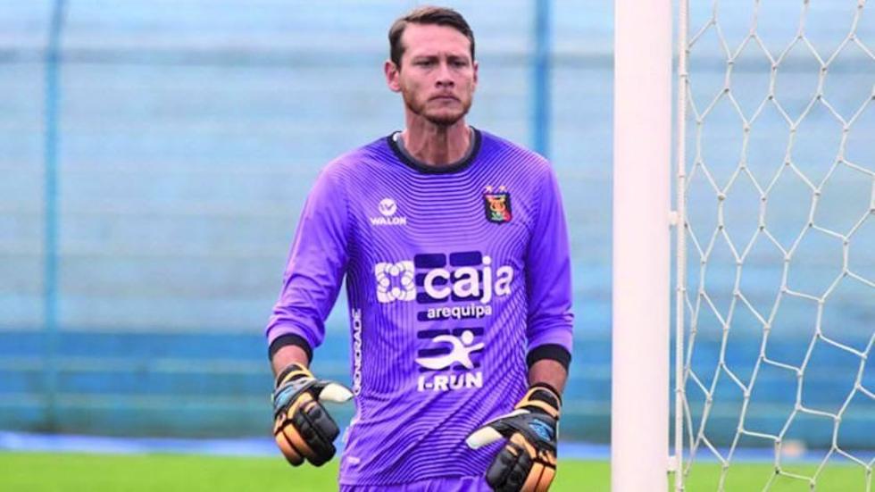 Perú convoca a Diego Penny por lesión de Leao Butrón