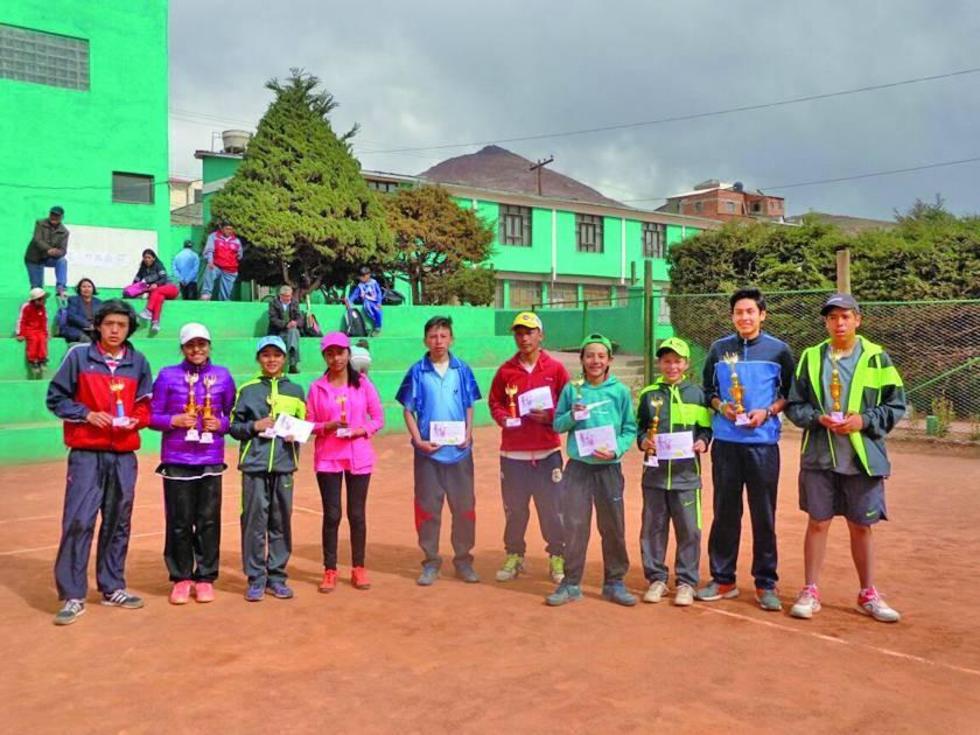 Tenistas ganan y suman puntos en el torneo nacional G3 Potosí 2017