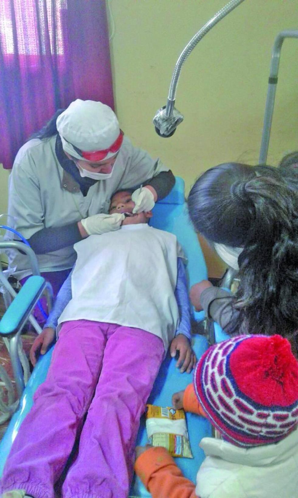 Alcaldía lleva atenciones médicas a escuelas hasta finalizar el año escolar