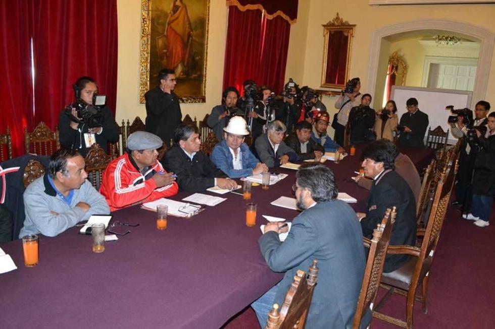 Gobierno y trabajadores pactan revisión de la Ley de Pensiones 