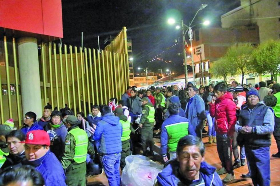 Las puertas del coliseo se abren a las 17:30