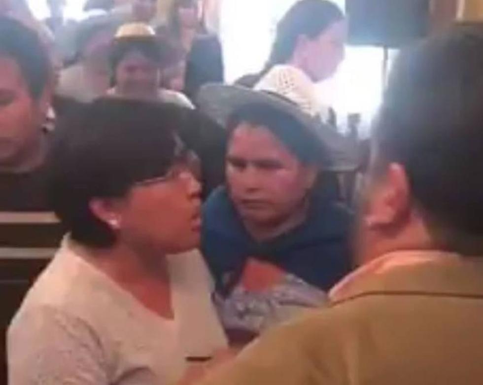 Zurita protagoniza altercado a golpes con una opositora