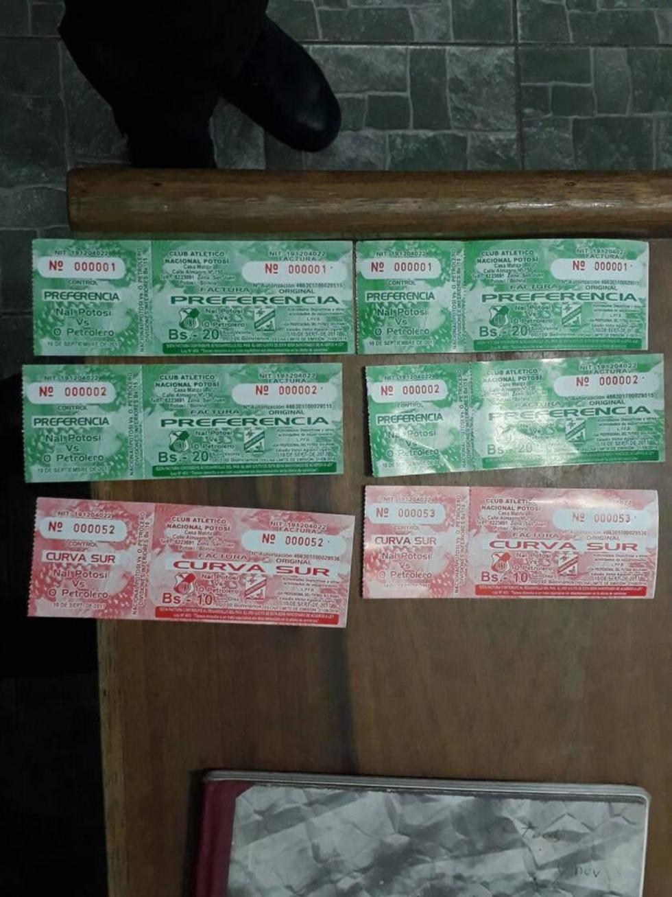La Policía detiene a un joven vendiendo entradas falsificadas