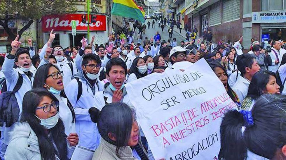 Médicos advierten con retomar protestas por nuevo Código Penal