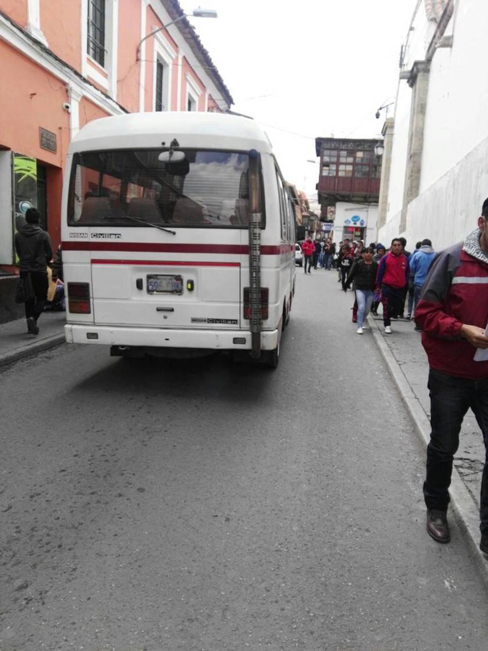 Civilianes circulan violando las normas ambientales vigentes