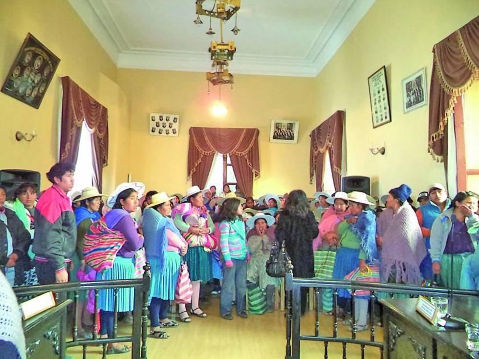 Padres de familia exigen retomar la ampliación de una unidad educativa