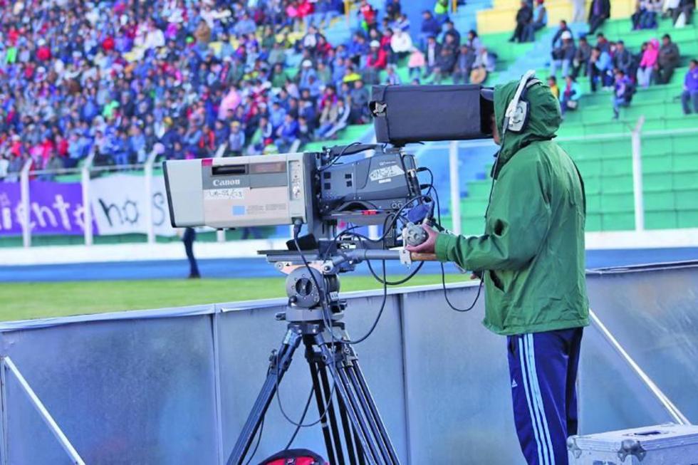 Hinchas de la banda roja seguirán el cotejo por TV