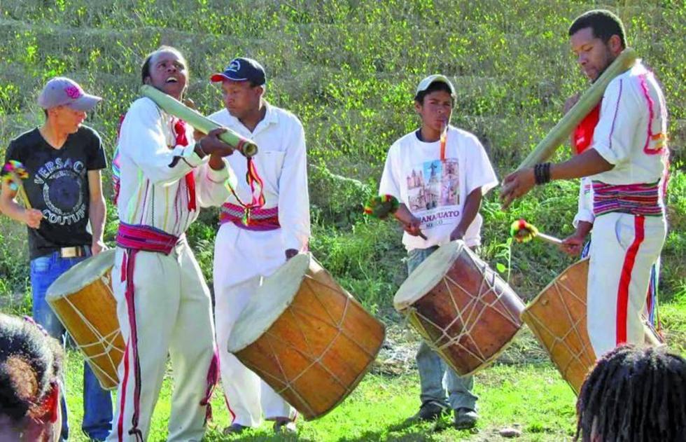 Buscan anular práctica de discriminación de la saya