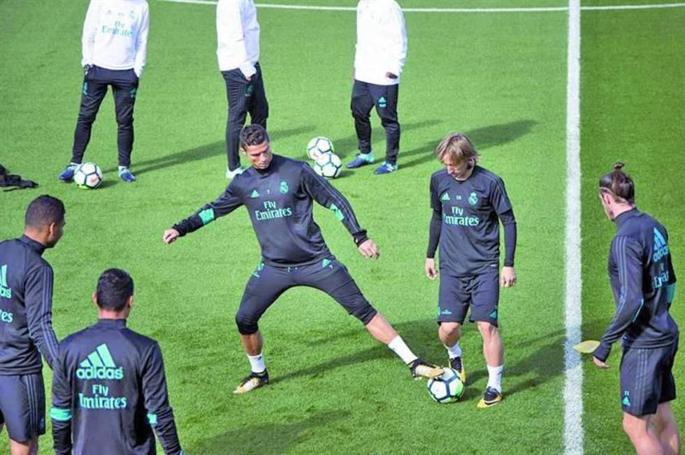 Real Madrid busca sumar en su visita a Real Sociedad