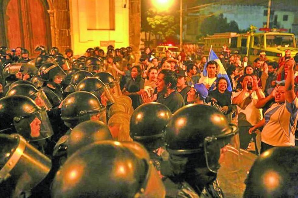 Guatemaltecos frenan un pacto político que favorece a corruptos