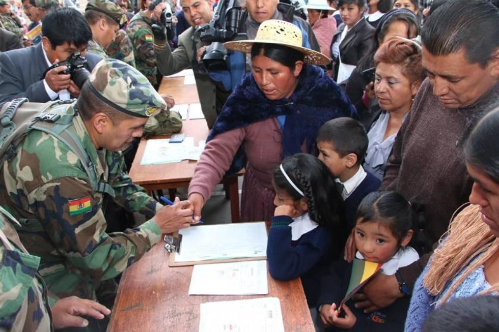 Direcciones educativas preparan lista de pago del bono Juancito Pinto