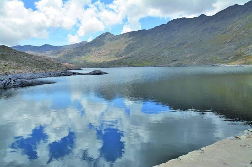 El Concejo aprueba una ley de protección a las lagunas del Kari Kari