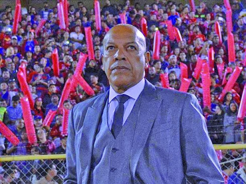 Mosquera pone a consideración su cargo tras derrota ante River