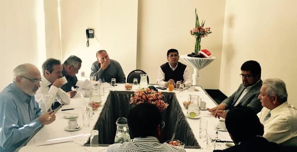 Expresidentes y líderes de oposición niegan que crearán partido político