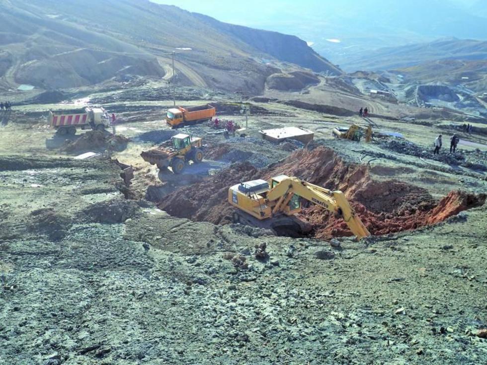 A 11 días del hundimiento no se recupera a atrapados en el cerro