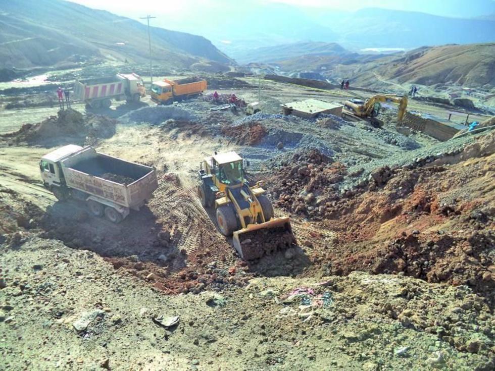 Retoman la búsqueda de dos jóvenes atrapados en el cerro