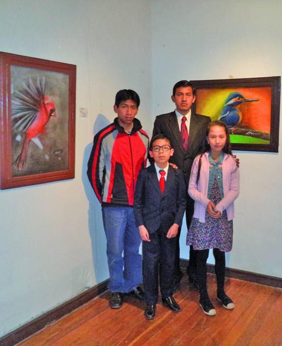 Niños del taller Pinceladas demostraron sus pinturas