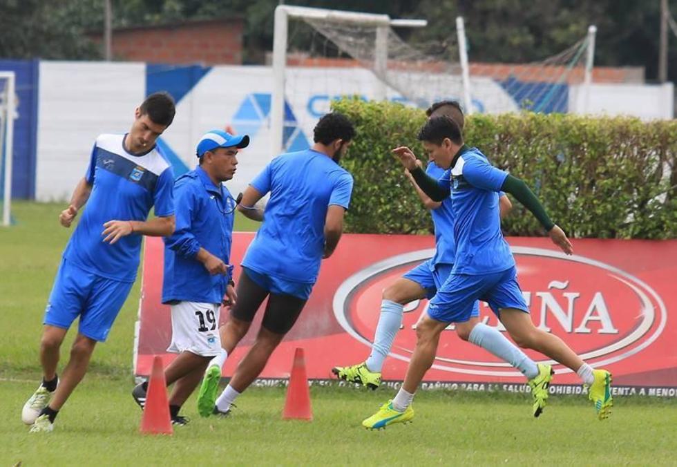 Jugadores de Blooming ingresan en paro