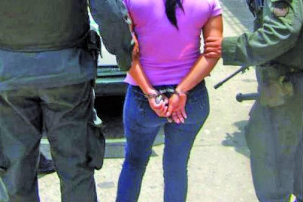 Arrestan a dama de compañía por cobrar sin dar servicio