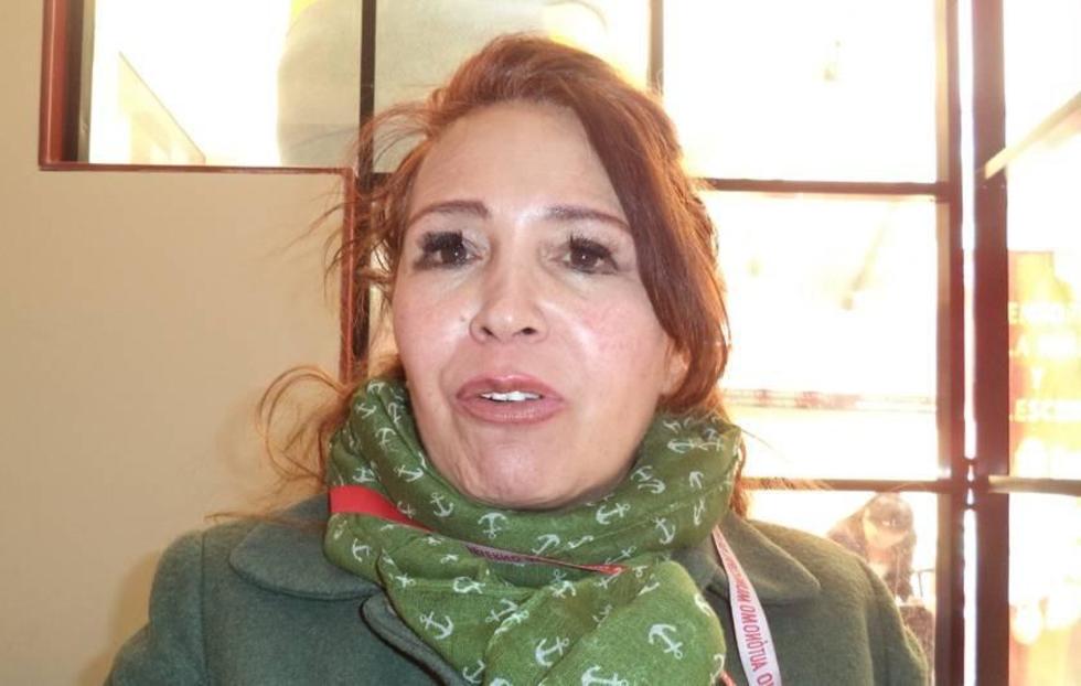 Expulsan de su casa a hombre con su bebé de dos meses